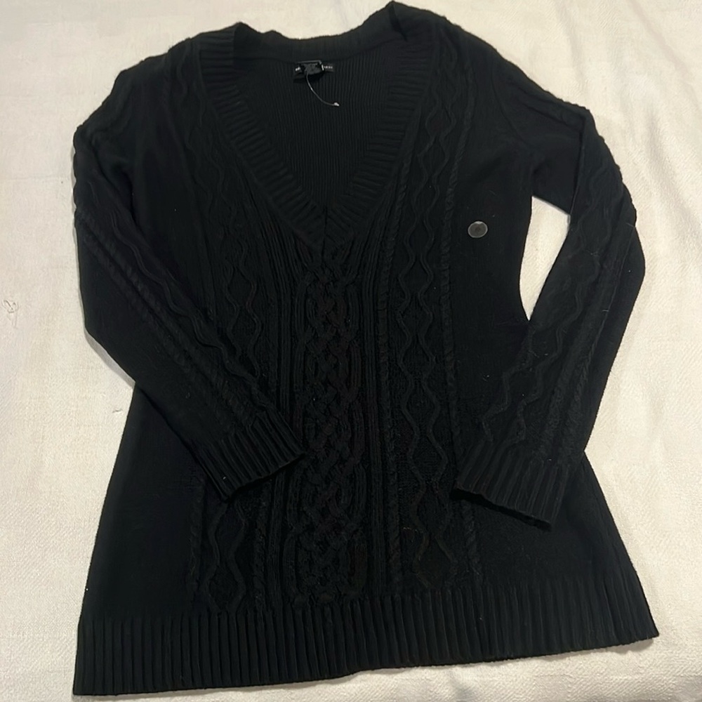NWOT New York and Company black V -neck sweater